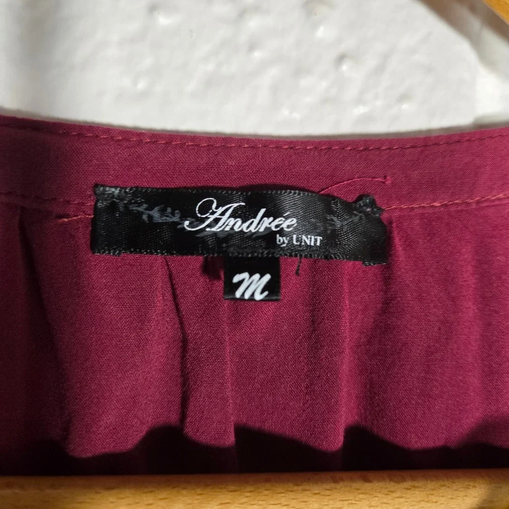 Andree by UNIT Embroidered Floral Peasant Top‎ Medium Burgundy Boho Hippie Rayon